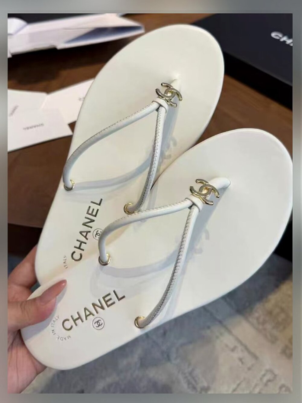 CHANEL White Leather Thin Strap Thong Flip Flops